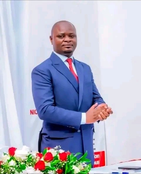 BobelabiR's tweet photo. Rien n'est Impossible Pour qui Vise Bien sa Cible!!!
#Calme, #serein et #Imperturbable, le #SG @BillyKambale1 5⭐ Vise le Plus Haut Sommet,Via l'Objectif 150 Députés. Avec le Casting mis en Place, Tout Porte à Croire que la moitié de l'Hémicycle de l'AN sera Rouge et Blanc.💪 https://t.co/7jz3VIvs9h