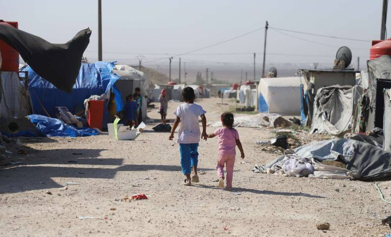FamillesDes's tweet photo. Dans les camps de prisonniers du Nord-Est de la Syrie
il reste
2 enfants danois
5 enfants suédois
6 enfants belges
UNE CENTAINE D'ENFANTS FRANÇAIS...

"L’Europe &amp; le monde attendent que nous défendions partout l’esprit des Lumières" @EmmanuelMacron 

Vraiment?
#RapatriezLesTous https://t.co/OnXO7UTMIz