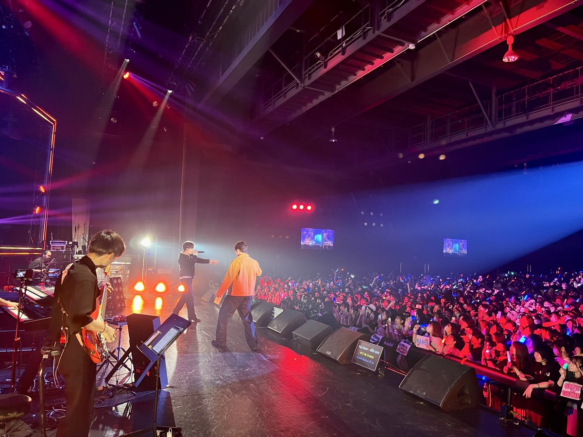 Suppawan2514's tweet photo. ROCKER BOY ON STAGE!! 🔥🎸🖤
@perthppe 
#GMMTVMUSICONDAY2
#GMMTVMUSICON
#GMMTV https://t.co/NLGCE1JAix