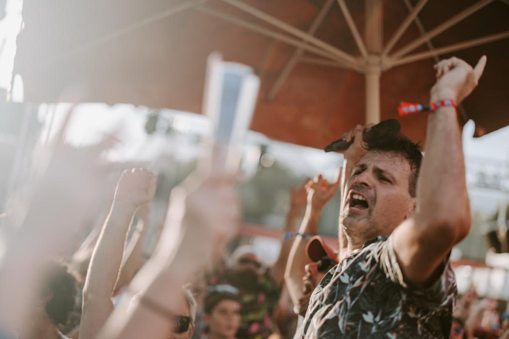 carmouna's tweet photo. Vaya burrada ayer en el @LowFestival . Gracias por el amor, las pancartas y la energía! Fotos: @rafaGalanstudio https://t.co/xUqxe2Vhlj