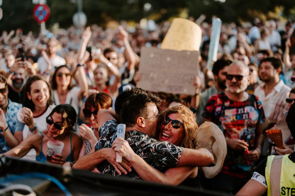 carmouna's tweet photo. Vaya burrada ayer en el @LowFestival . Gracias por el amor, las pancartas y la energía! Fotos: @rafaGalanstudio https://t.co/xUqxe2Vhlj