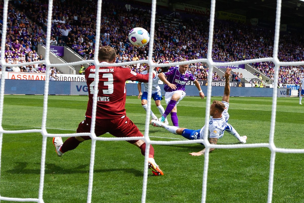 VfL_1899's tweet photo. Das macht trotz der Niederlage Lust auf mehr! 💜
#vfl1899 #OSNKSC https://t.co/yVHRkJ7HxZ