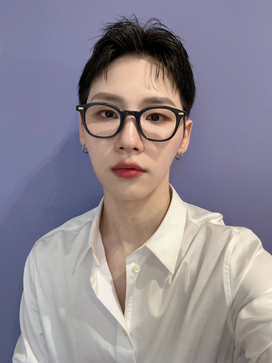 AB6IX_MEMBERS's tweet photo. 🌸흑발 컴백🖤😎 https://t.co/fJdWCaz5Uv