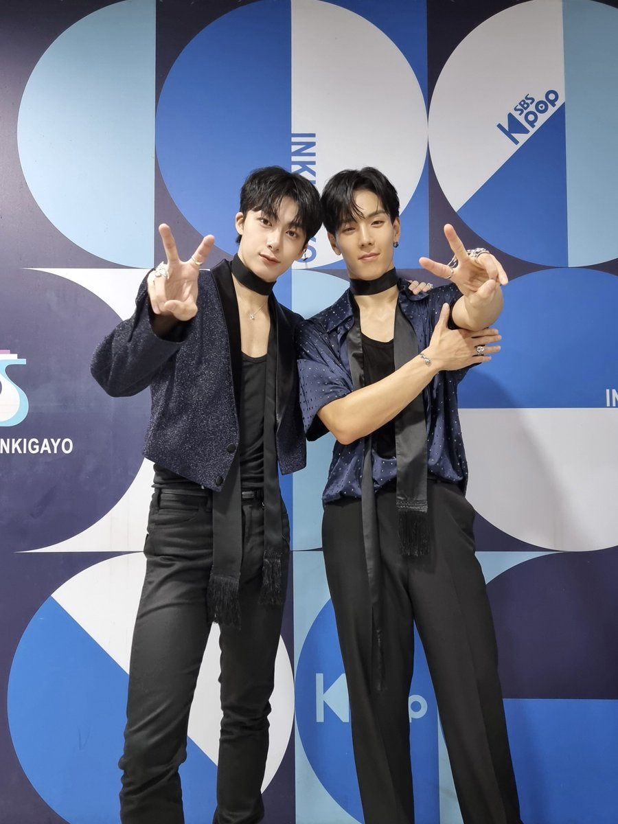 OfficialMONSTAX's tweet photo. 📸
230730 #몬스타엑스 #셔누 #형원
SBS #인기가요 완료 🕶

3000만큼 사랑하는 몬베베💕와
3000만큼 멋있는 무대로
✨완벽✨하게 마무리 한 
셔누X형원 데뷔 첫 주차!
다음 주에도 함께 해요 🙌

#SHOWNU #HYUNGWON
#MONSTA_X #MONSTAX 
#THEUNSEEN #LoveMeALittle
#Inkigayo https://t.co/hsR8vgzN0m