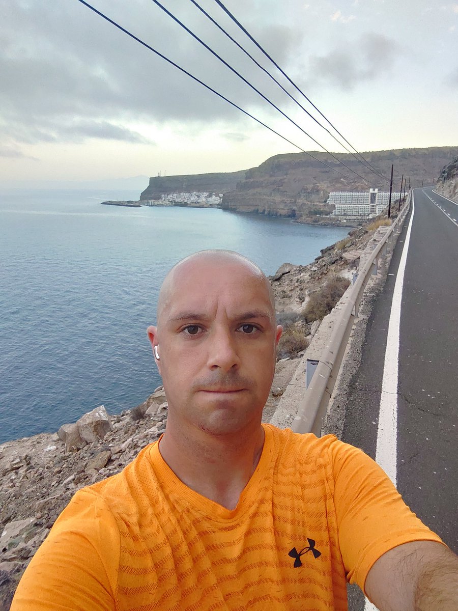 rees_and's tweet photo. Early morning run when it's cooler 🥵🔥🌞🏖️ https://t.co/3xMvk69OnB