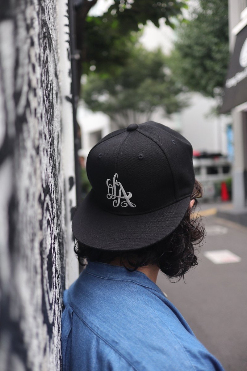 BEATFPG's tweet photo. オンライン発売開始！！

BEAT.F.P.G "LA &amp; NY"

ーーーーーーーーーーーーーーーー

BLACK

アジャスター付き(ワンサイズ)

¥5980-(&amp;TAX)

Webshop Update!!!!!

ウェブショップは、https://t.co/f4A19fTgne

お早めに😭 https://t.co/2cM0Vxyx1D