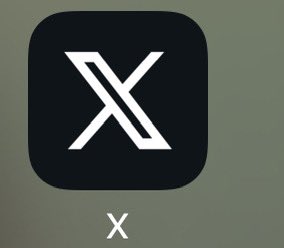 beranmatejj's tweet photo. Kazma koupil i twitter? https://t.co/Iex2RIVQ0R