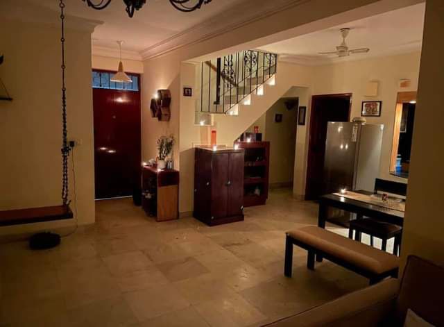 Purvashi2's tweet photo. @BangaloreRoomi 

Looking for a female replacement in a cosy, 3bhk fully furnished duplex flat. 

Location: 200 meters from Church Street (1.5 km from Richmond Circle/Cubbon Park &amp; 4.5 km from Koramangala)
Rent: 21.1k/month (incl. maintenance)
Security: 67k
Move in date: 13th Aug https://t.co/3GDv6FmeVp