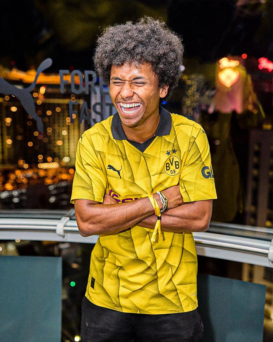 OneFootball's tweet photo. Borussia Dortmund released their 2023/24 cup kit in Las Vegas last night 🤌🟡

📸 IG/bvb09 https://t.co/2hRCTC7Bep