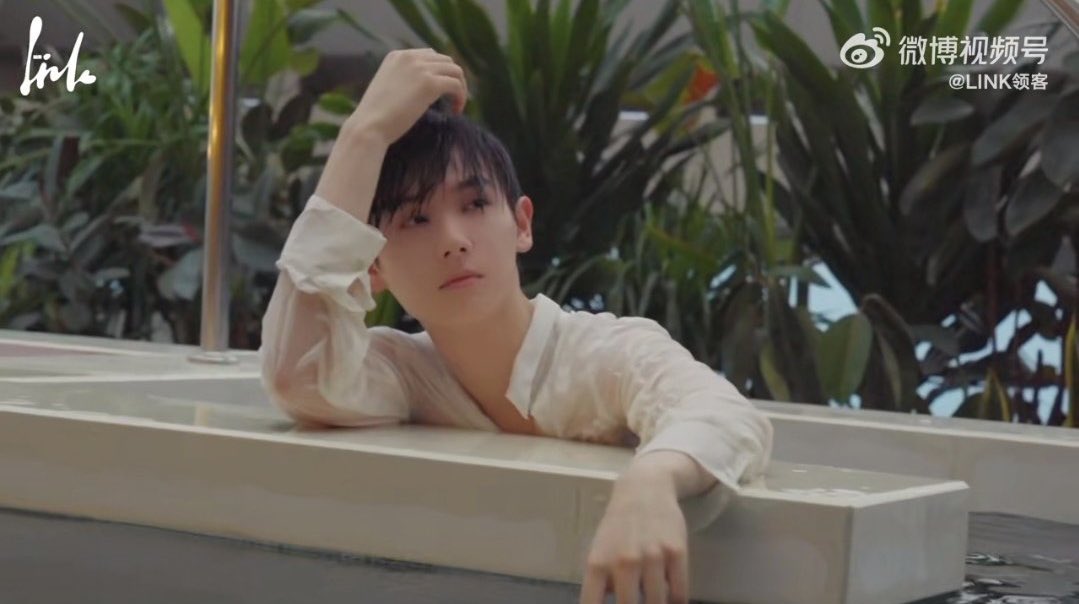 NineteamsUpdate's tweet photo. ดีสุด แบบสุดๆๆ นิตยสารเปิดพรีแล้ว ของมันต้องมี

NNINE SUMMER COVER
#GQCxMrLinkMagazine https://t.co/1bPx0gaKE5