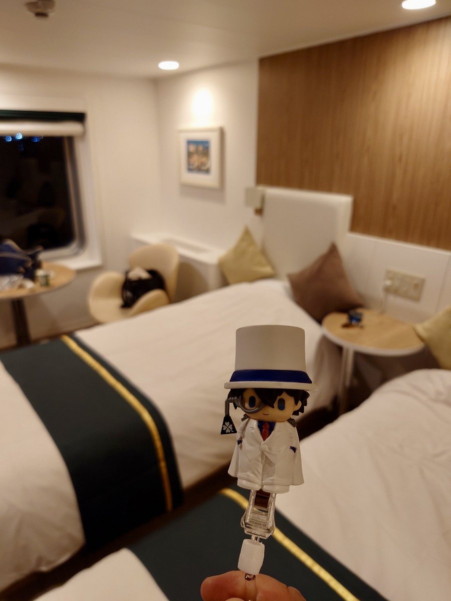 AnglerPopeto's tweet photo. 東海汽船のさるびあ丸に「怪盗キッド参上🃏

憧れの特等室に泊まりま��🤗

@conan_movie
@conan_file
#八丈島
#名探偵コナン
#黒鉄の魚影 (サブマリン)
#怪盗キッド
#黒羽快斗
#中年キッド
#おっさんキッド https://t.co/eJ69CUCM0d