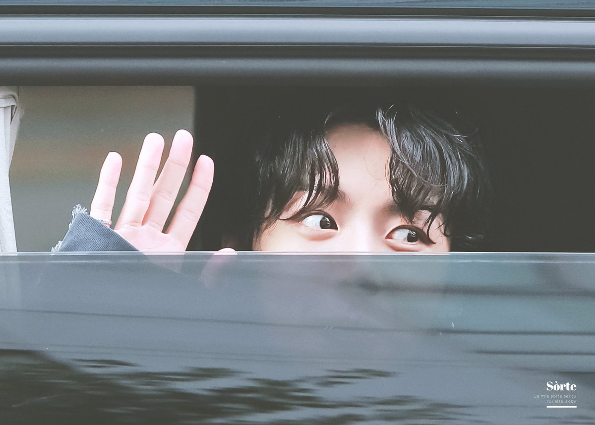 SORTE613's tweet photo. 정구기 빼꼼🫡🫡

230730 정국 인기가요 퇴근 HQ 고화질 
#정국 #JungKook #Seven #JungKook_Seven @BTS_twt https://t.co/c1p7N20Fw0