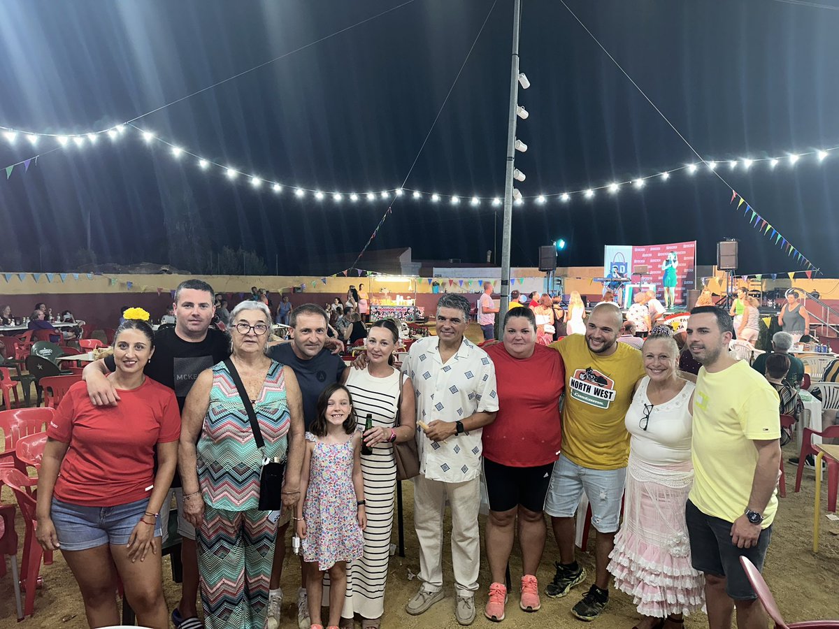 ParajeGuillen's tweet photo. Gracias a todos por visitarnos a nuestra I verbena del paraje guillen, a sido una finde inolvidable Gracias a todos. https://t.co/SfJPbIGFdE