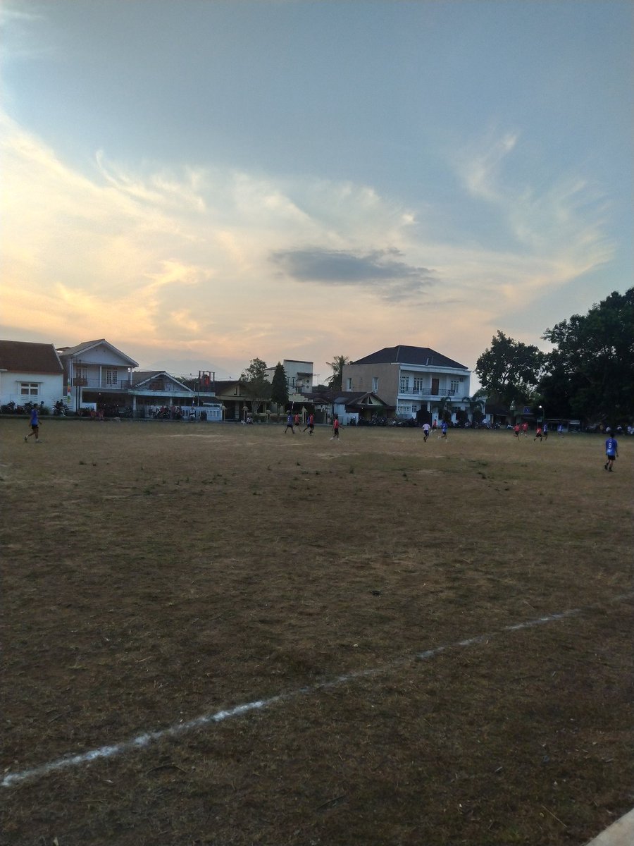 Ignor_e's tweet photo. Dari 1 sampai 10 seberapa suka kamu sama sepak bola? https://t.co/tiYFpyUOMN