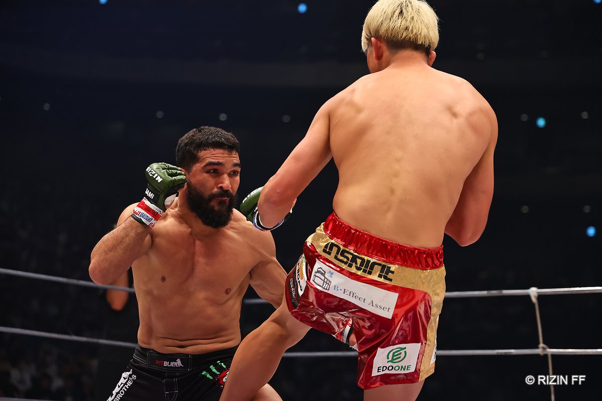 rizin_PR's tweet photo. のむシリカ presents
#超RIZIN2 powered by #UNEXT
📣試合結果🔥

⚔️第5試合⚔️
RIZIN MMAルール 70.0kg

🟥パトリシオ・ピットブル【LOSE】
@PatricioPitbull
ーー🆚ーー
🟦鈴木千裕【WIN】🏆
@Chihiro__0514

1R 2分32秒
TKO (#スタンドパンチ)

📝試合レポート↓
https://t.co/i0QwWuB0wW https://t.co/4YtpwO7TtB