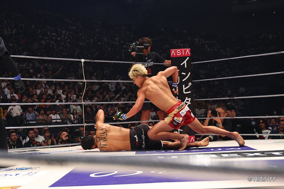 rizin_PR's tweet photo. のむシリカ presents
#超RIZIN2 powered by #UNEXT
📣試合結果🔥

⚔️第5試合⚔️
RIZIN MMAルール 70.0kg

🟥パトリシオ・ピットブル【LOSE】
@PatricioPitbull
ーー🆚ーー
🟦鈴木千裕【WIN】🏆
@Chihiro__0514

1R 2分32秒
TKO (#スタンドパンチ)

📝試合レポート↓
https://t.co/i0QwWuB0wW https://t.co/4YtpwO7TtB