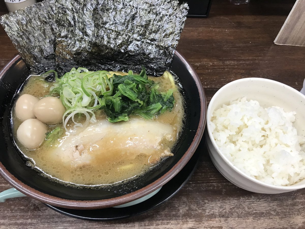 とんこつえびすこ
4日連続でラーメンです