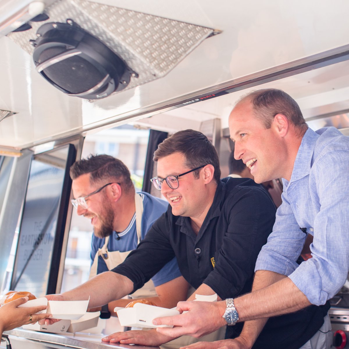 sortedfood's tweet photo. So… Shall we talk about today's video?!

- Explore planet-saving gadgets with @EarthshotPrize
- Feed a group of gorgeous members of the Sorted community
- Get ACTUAL Prince William @KensingtonRoyal serving food from a burger van!

Did we miss anything?!

https://t.co/fBhRzCGjnk https://t.co/v5TaQGdl8Y