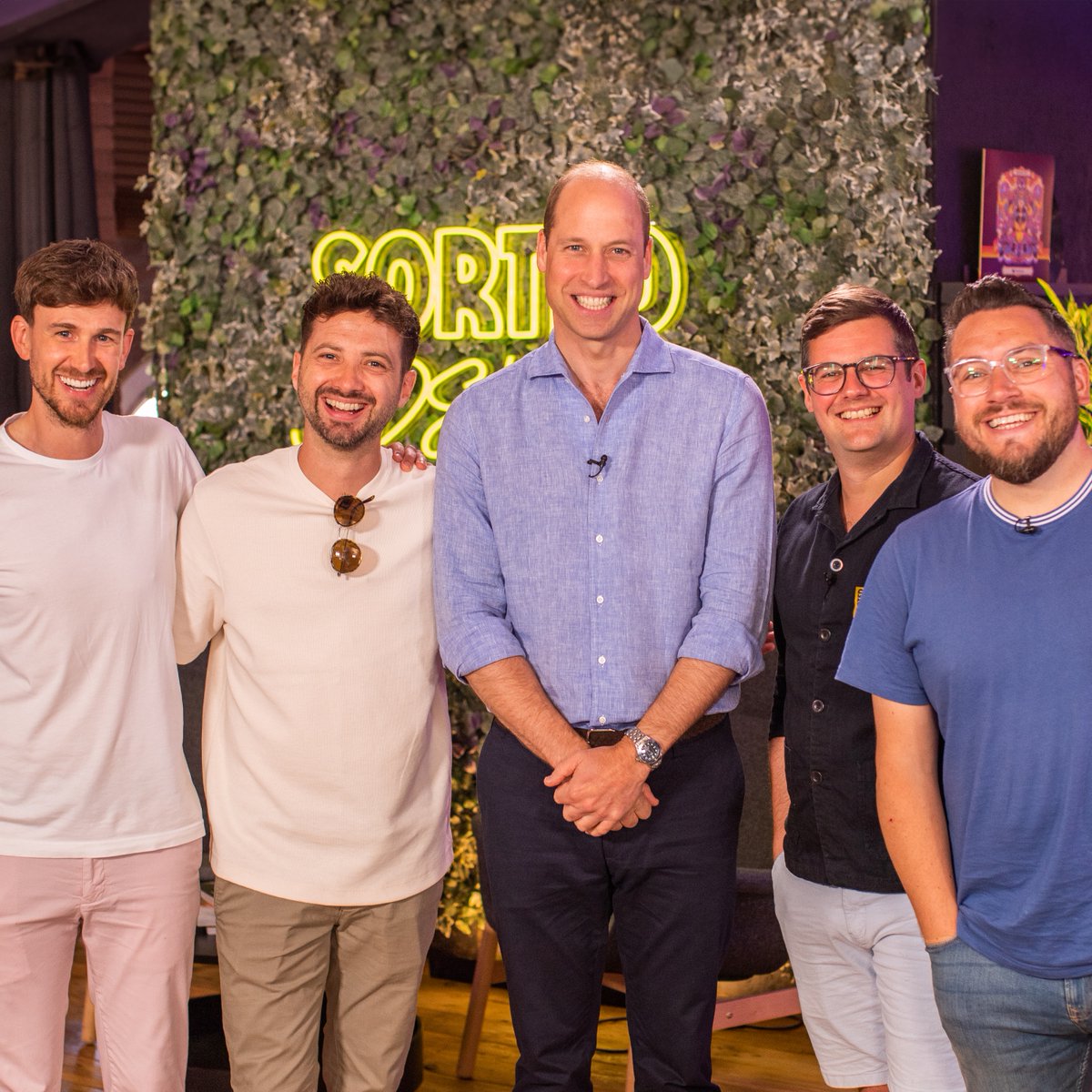 sortedfood's tweet photo. So… Shall we talk about today's video?!

- Explore planet-saving gadgets with @EarthshotPrize
- Feed a group of gorgeous members of the Sorted community
- Get ACTUAL Prince William @KensingtonRoyal serving food from a burger van!

Did we miss anything?!

https://t.co/fBhRzCGjnk https://t.co/v5TaQGdl8Y
