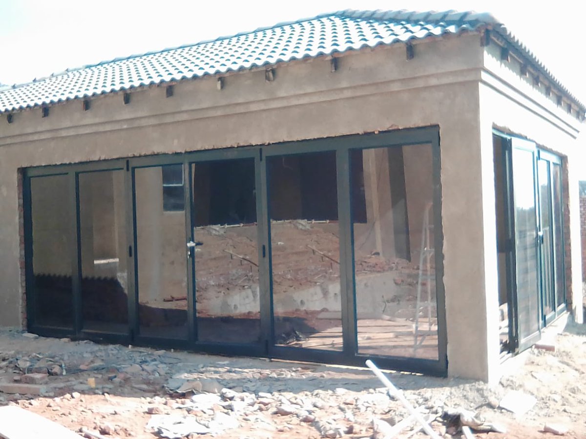 CharmaxGroup's tweet photo. @Solphendukaa @CharmaxGroup we specialize on manufacturing and installing aluminium windows ,doors and shopfront ,you contact us on 0729234363 https://t.co/DseFUVlQUz