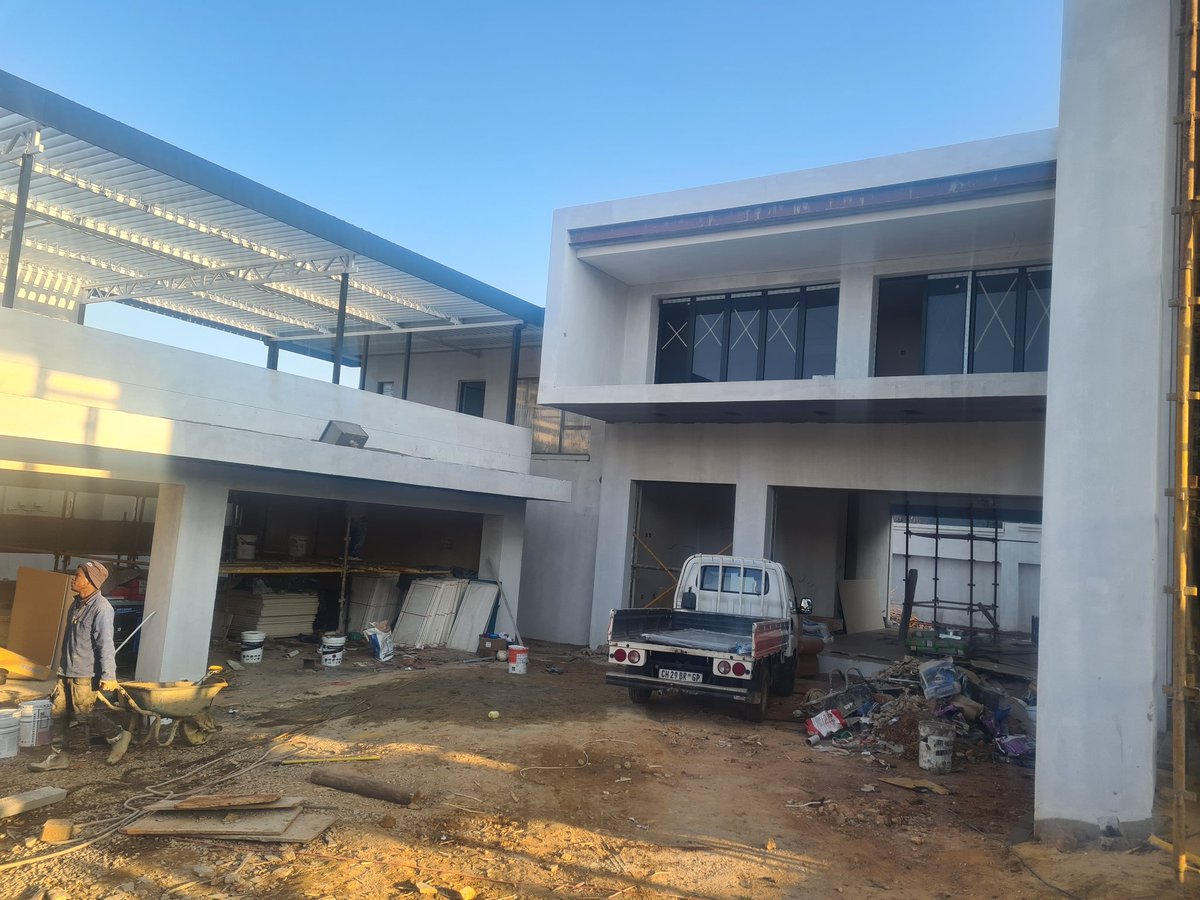CharmaxGroup's tweet photo. @Solphendukaa @CharmaxGroup we specialize on manufacturing and installing aluminium windows ,doors and shopfront ,you contact us on 0729234363 https://t.co/DseFUVlQUz