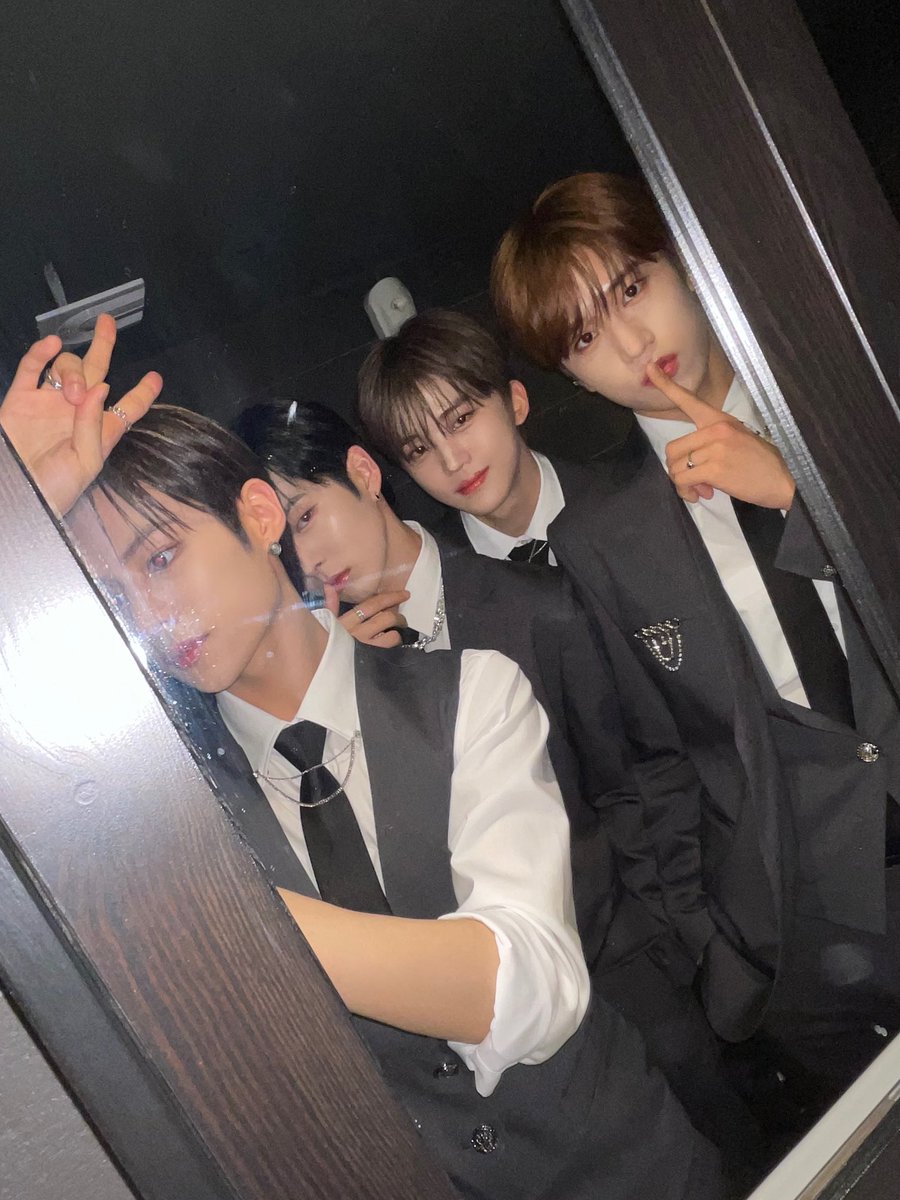 [#이안]
19살즈의 멋진 모임

#루네이트 #LUN8 #잘나왔죠