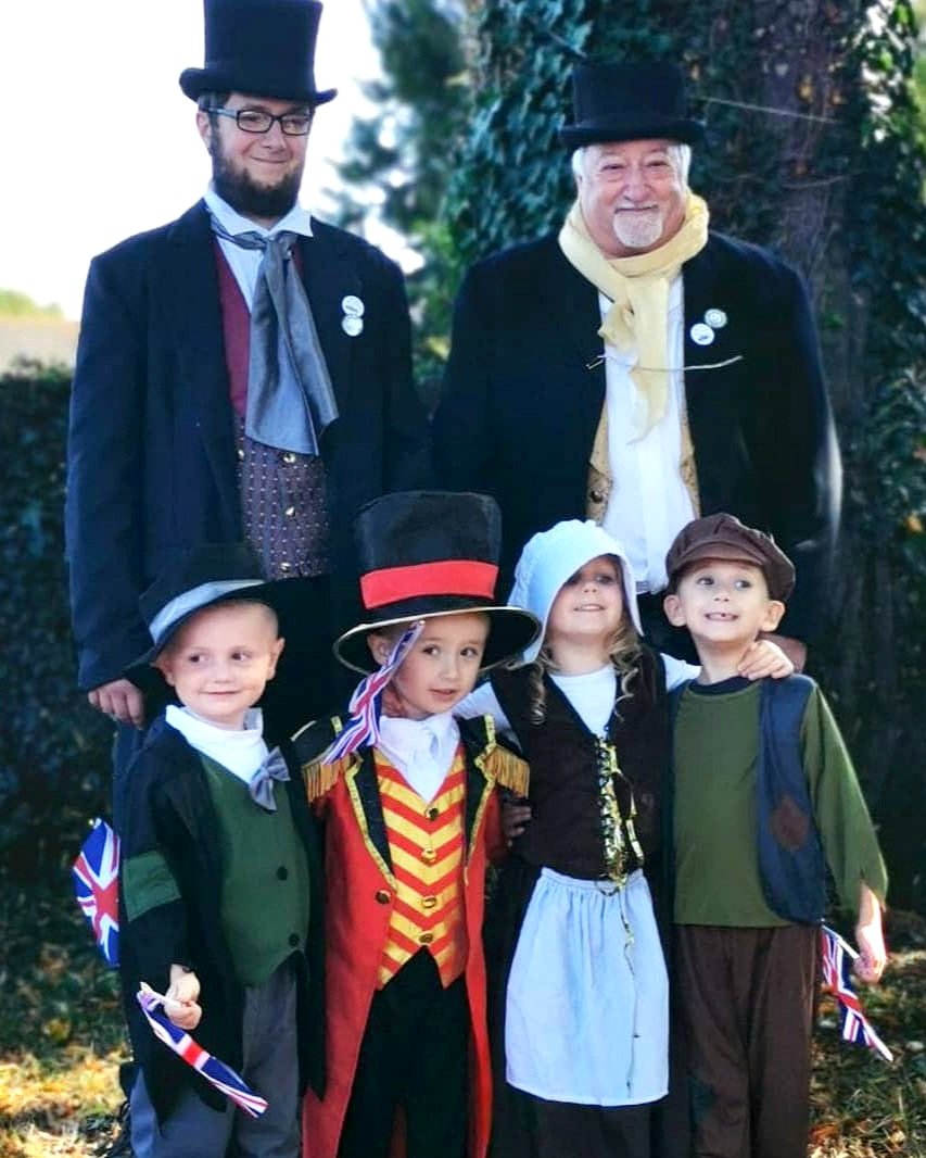 tavelingsociety's tweet photo. Please enjoy this small selection of photos from past Thomas Aveling Birthday Celebration events. This year’s celebration of local heritage will once again take place in the car park along Vicarage Lane in Hoo on Saturday 9th September, from 12pm to 4pm, and everyone is welcome! https://t.co/m7uFq8gWQC