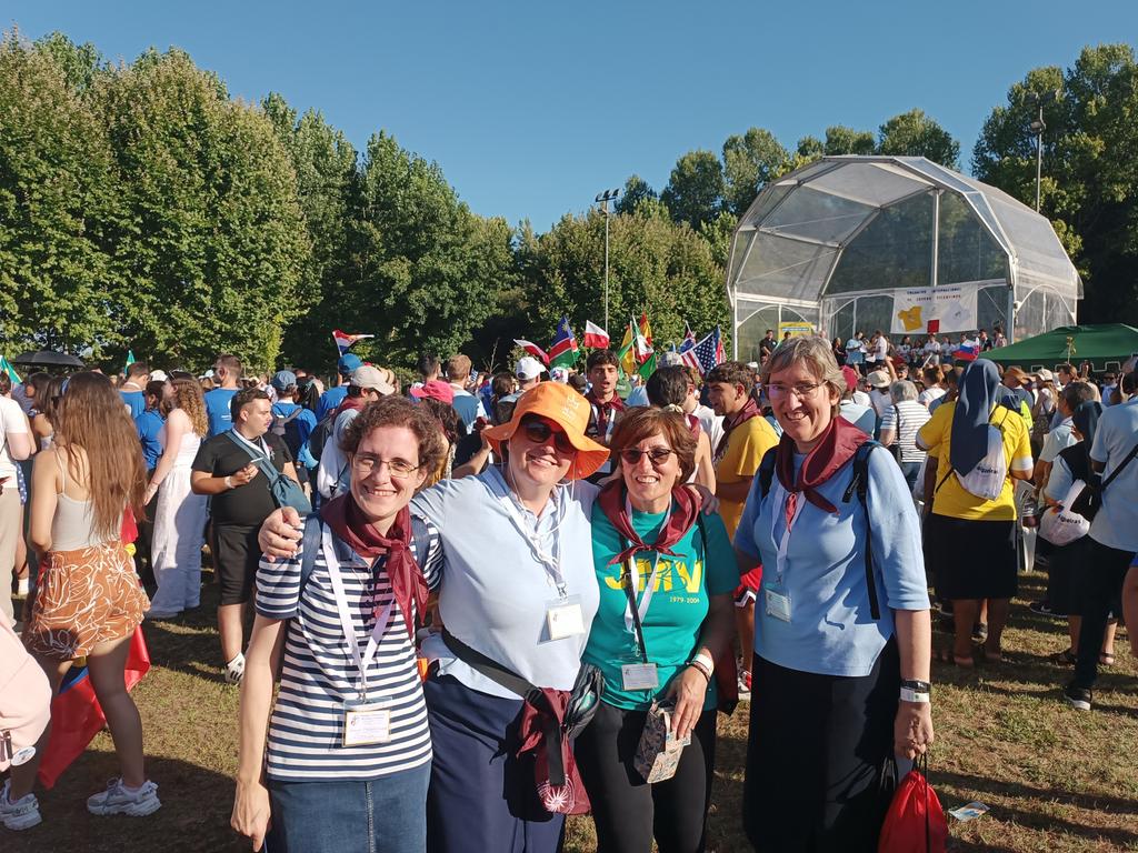 JMV_esp's tweet photo. Casi 24h del Encuentro Internacional Vicenciano...las 📸🤳hablan por si solas...os tenemos presentes #JMV @jmj_es @HijasCaridadEC @hijascaridadsur @HijasCaridadEN @HijasCaridadEE @misionerospaul @ https://t.co/Y7ZJ7nZdZ7