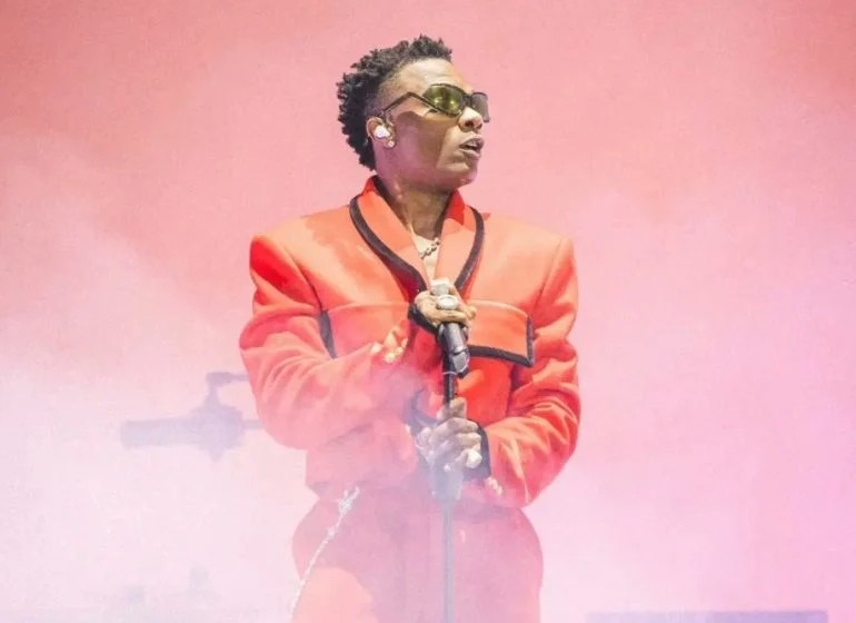 CableLifestyle's tweet photo. VIDEO: Wizkid shuts down 63,000-capacity Tottenham Stadium with iconic performance | The able Lifestyle https://t.co/cZZ9c9jiVK https://t.co/UnMPWX2cJX