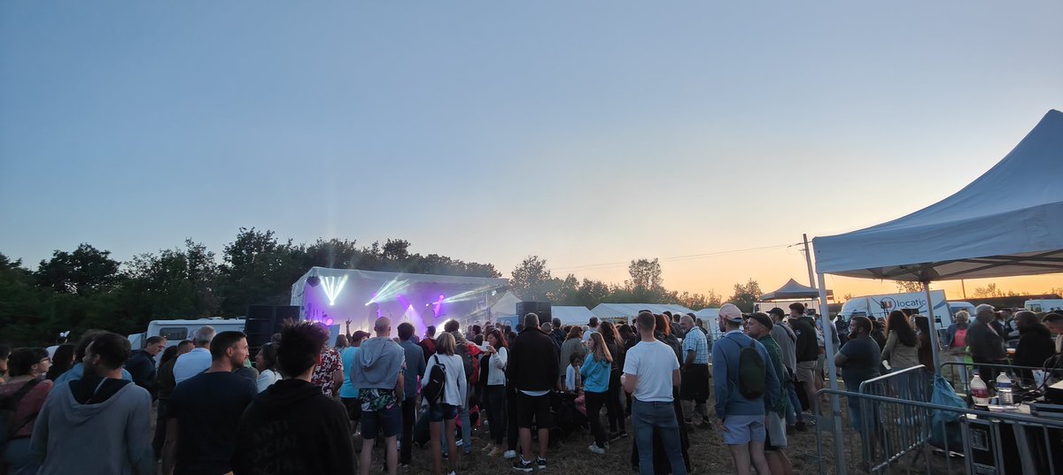 Quand on s'aime, la fête est plus folle ♥️ Un immense merci à <a href="/cyrilcibert/">Cyril Cibert</a> d'avoir organisé, avec les nombreux bénévoles, une sublime 2eme édition des #FiertésRurales. Les artistes ont fait rugir les watts et illuminé la nuit de rayons arcs-en-ciel 🌈 Vivement l'année prochaine