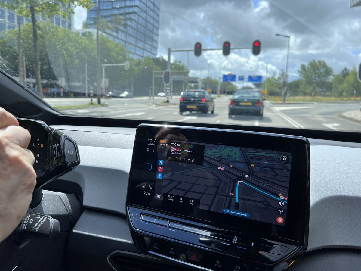 electricfelix's tweet photo. Wireless CarPlay setup in seconds in my dad’s shared vehicle for the weekend
This is the way ⚡️
#alwaysbesharing https://t.co/R6g1W55AfT