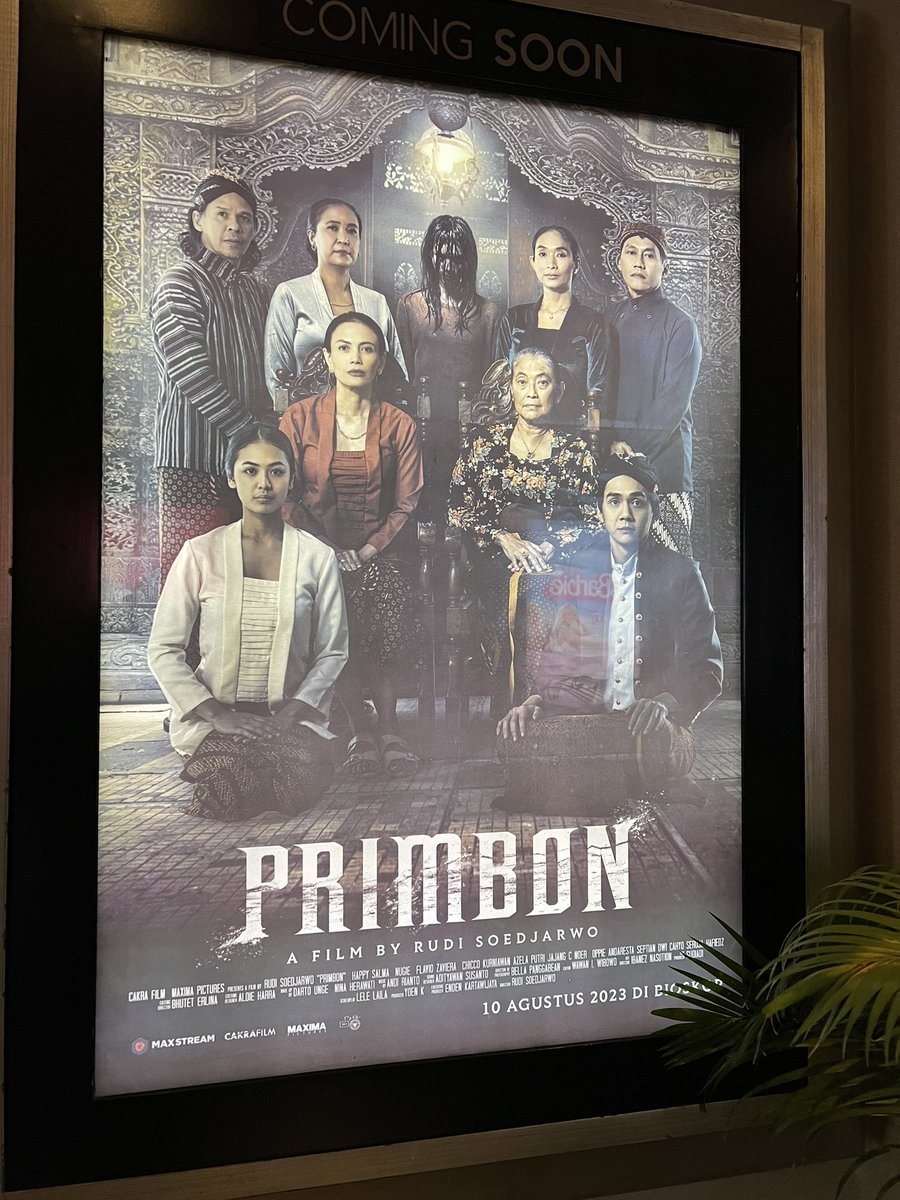 Yg lain terengah-engah bergerak agar kejawaan (primbon, klenik, lingsir wengi, dukun, lampor, atau apalah itu) itu balik ke marwah sebagai “yg baik-baik”,

yg lain mencitrakan kejawaan itu jadi komoditas, agar seni horornya seolah sahih karena pakai kosakata Jawa