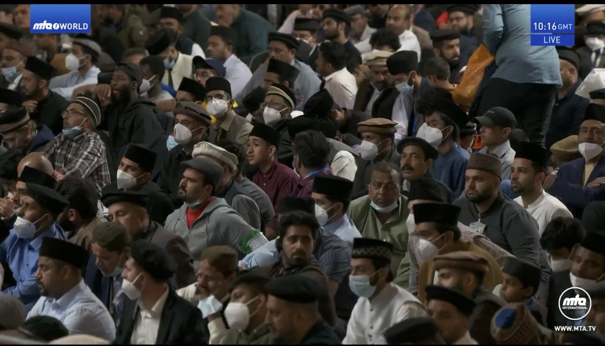 JalsaUK's tweet photo. #JalsaUK - an incredibly powerful speech by Imam Azhar Haneef in the Jalsa Gah underway. https://t.co/9RgcVK3FXl
