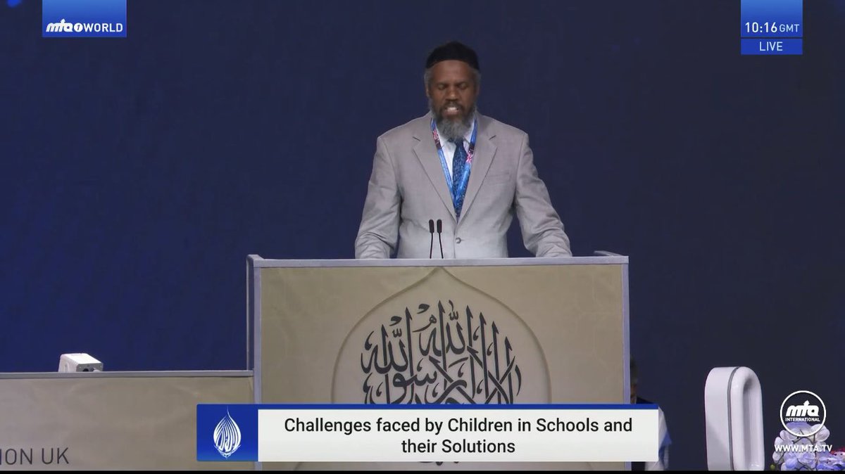JalsaUK's tweet photo. #JalsaUK - an incredibly powerful speech by Imam Azhar Haneef in the Jalsa Gah underway. https://t.co/9RgcVK3FXl