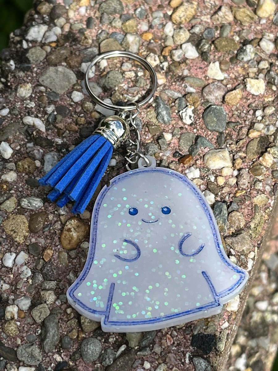 _N_URO's tweet photo. It’s always Halloween in my mind 👻🖤
Wat denken jullie tweeps? Zou dit aanslaan tijdens Halloween? Zouden jullie, of iemand die je kent, dit kopen?
#handmade #resin #cutehalloween https://t.co/TVpEeK9kgb