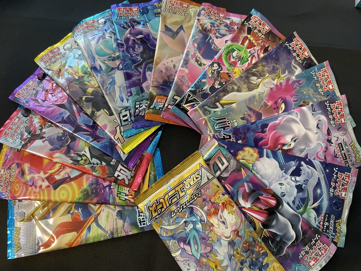 topazos_trc's tweet photo. ポケセン当選品の黒炎
開封予定でしたが....
最後の最後の追加アド枠として、残り18口のご購入者さんの中から抽選でプレゼントします！！

4連オリパ 残り18口です。
1口で1口分を完売後に抽選します。

更に🎁第一弾
2名様に画像の中のお好きなパックを2Pずつプレゼント。

①当オリパRT
②固定ツイートRT
それぞれ抽選いたします。
〆切5日後の8/4まで。

オリパ
DM 10800円
BASEは300円引きクーポン是非お使いください！（BASEフォローで使えると思います）
クーポンコード CAW3NSHU