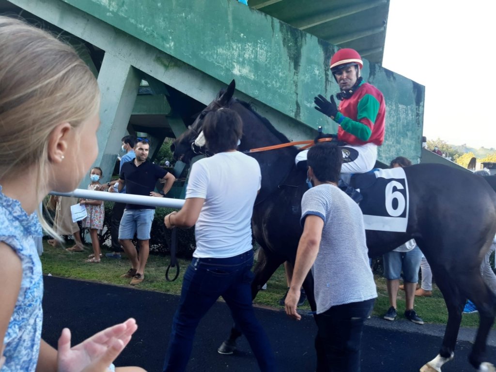 ¡Hola a tod@s!
Hipotour  está de vuelta los domingos del verano en el <a href="/HipodromoSnSn/">Hipódromo de San Sebastián - Donostiako Hipodromoa</a>💙🏇🏇
Programa:
- 👍visita Hipotour 16h-17h30
- 🏇5 carreras , última a las 19:30h
-  🧑‍🤝‍🧑 actividades para los peques
- 🍺bar con pintxos tortilla casera
¿Te lo vas a perder?😃 hipotour@yahoo.es
