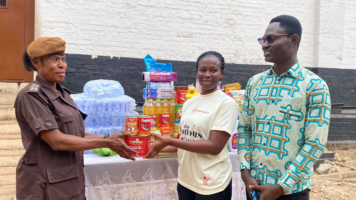 PENSAKNUST1's tweet photo. He who has pity on the poor lends to the Lord, And He will pay back what he has given.
Proverbs 19:17
We thank God for a successful prison outreach🥳🙌
#RevivedCoWorkersOfChrist
#RootedInHisWord
#WalkingInHisGlory https://t.co/ftYy31vM9r