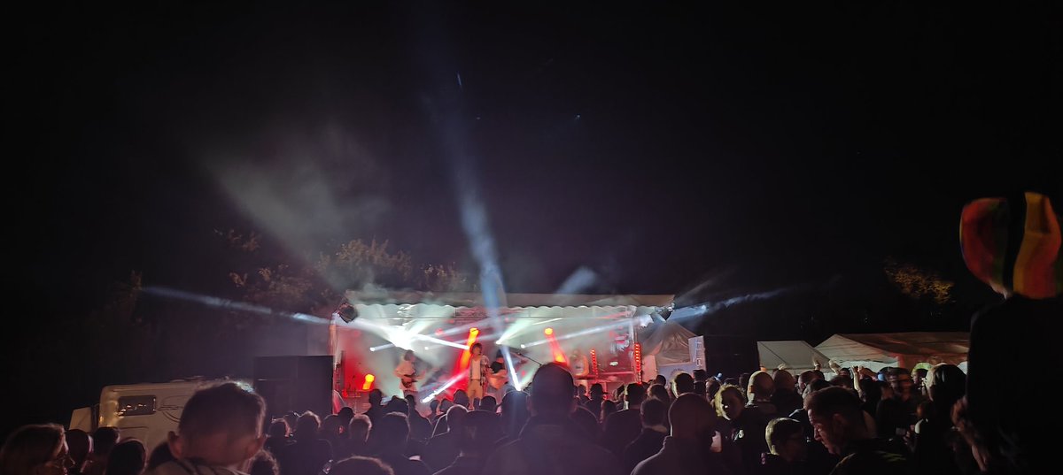 Il y avait foule hier pour la 2nde édition des <a href="/FiertesRurales/">Fiertés Rurales</a>. Bienveillance et tolérance furent portés en étendards dans les discours 🙏 Mille mercis aux bénévoles, aux organisateurs et <a href="/cyrilcibert/">Cyril Cibert</a> d'avoir créé l'écrin pour que cette fête soit un bijou d'inclusivité 🏳️‍🌈