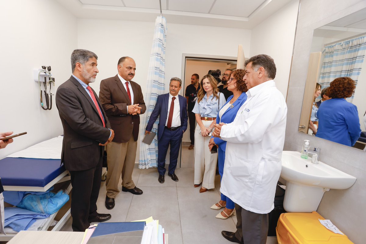WHOJordan's tweet photo. Dr Al-Mandhari, Regional Director for @WHOEMRO, visited Princess Basma Comprehensive Center 🏥 to oversee the support provided by @WHO to the center to become a model for primary healthcare based on the family health approach. 👨‍👩‍👦

#WHO75 #HealthForAll #CelebratingHealth https://t.co/duUYTN33yE