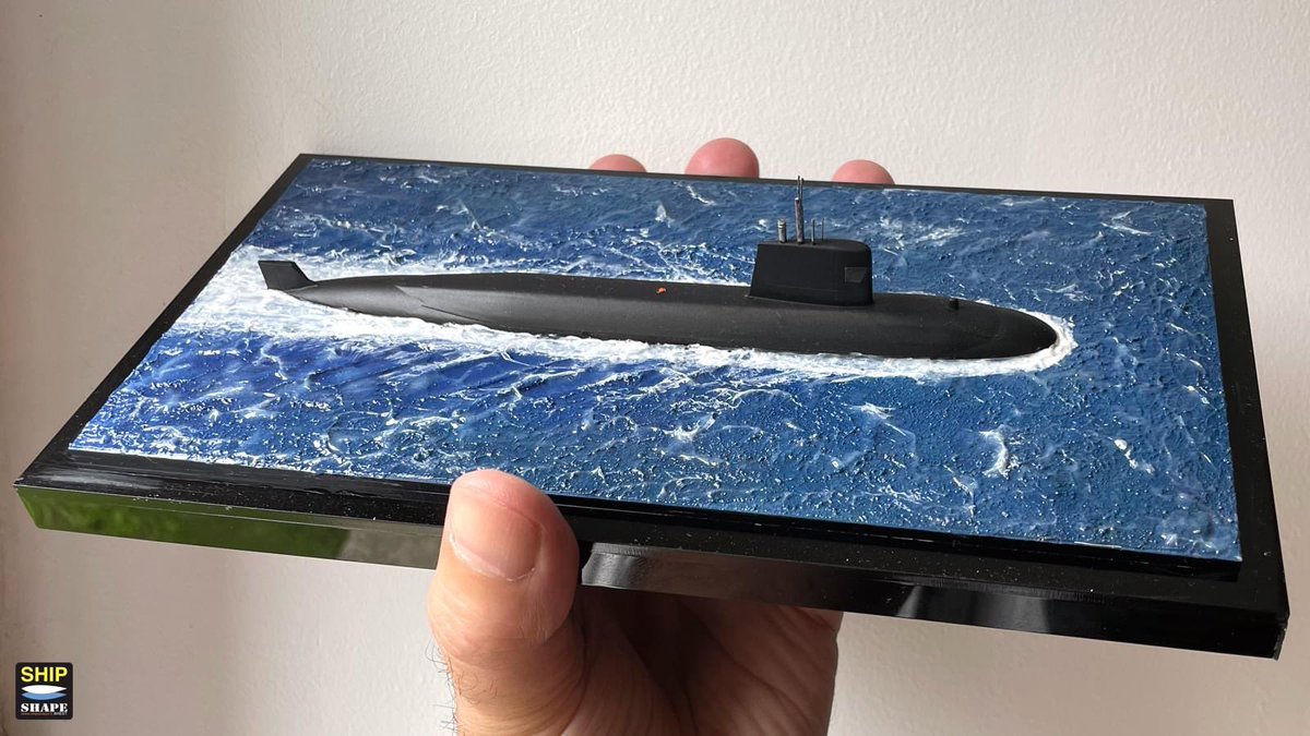 ShipShapeBrest's tweet photo. Diorama du SNA Rubis à l'échelle 1/400e. Impression résine. #snarubis #marinenationale #3Dprinting https://t.co/5bseEgLLli