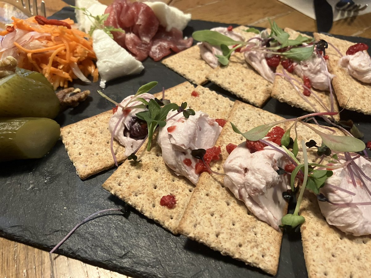 y_nozu's tweet photo. 昨日の料理で海外を巡る会の写真です

オーストラリア料理はめちゃくちゃ美味しかったですね。そして、まさかのサプライズで誕生日を祝って頂き、有難い限りです https://t.co/vo4LdSrg2H