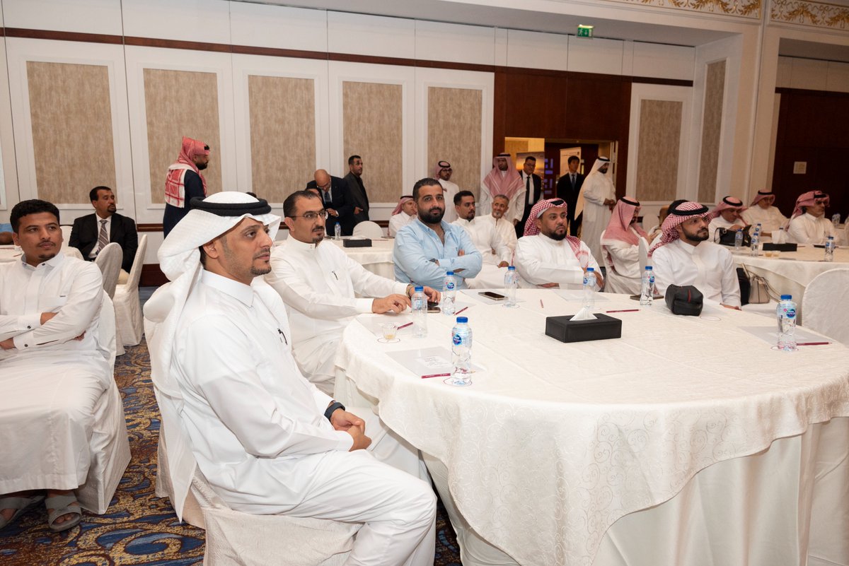 تشرفت بتقديم حفل تدشين مركبات الطاقة النظيفة بحضور رئيس مجلس إدارة #شركة_التجارة_الوطنية ورئيس مجلس إدارة شركة #King_long ومدير شؤون الشركات بـ #النقابة_العامة_للسيارات تضمن الحفل توقيع اتفاقيات وصفقات جديدة في مجال الطاقة
.
#أخطبوط_المايك  |#أجمل_المفردات_في_تقديم_الحفلات