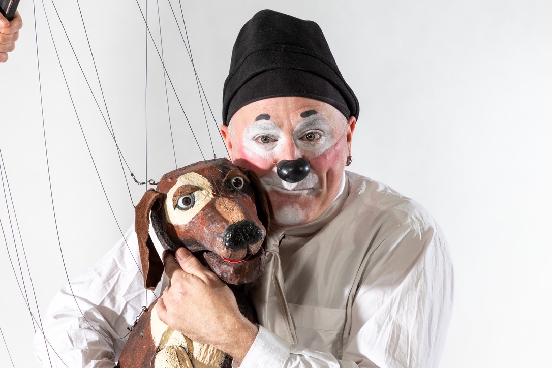 Teddy is doing a show today at the Nose Hill Library! Join us at 1 pm. See you there!