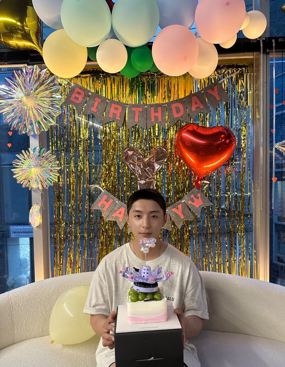 sungyoontiny's tweet photo. happy birthday baby 😭 https://t.co/cwe5NRBDav