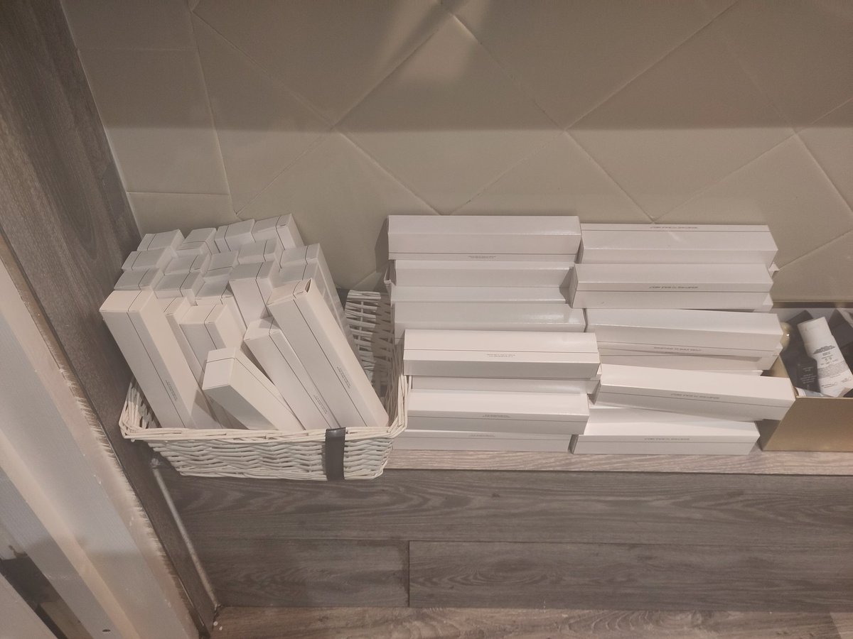 Hi Twitter land .. 
We have tons of new tooth brushes for our guests but we need some of the small toothpaste to go with them so you know any #dentists that may have some going spare? We would love to give them a good home? 😁