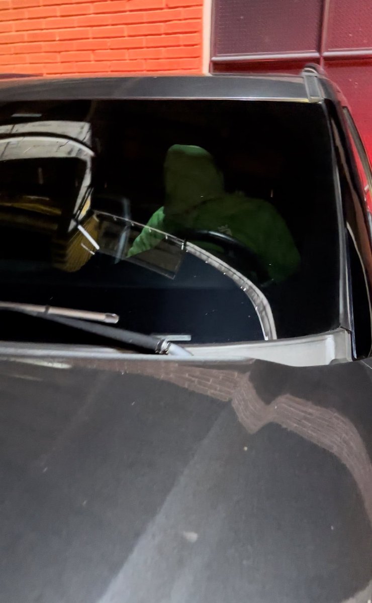 HIJODEL89's tweet photo. Seguro @pipe3dc no va a mencionar lo que le pasó ayer porque le toca quedarse callado. Pero yo que estaba cerca si voy a hacerlo. Una persona encapuchada desde el carro de Benjamín Romero le estaba haciendo videos. A mi me gustaria saber xq y para q lo hacía? https://t.co/GQiRVuIz7D
