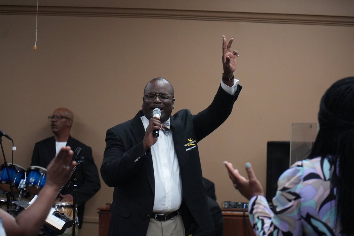 SylvesterTurner's tweet image. 🎼 I’m pressing on the upward way. New heights I’m gaining every day. Still praying as I’m onward bound:  “Lord, plant my feet on higher ground.”

Lord, lift me up and let me stand.
By faith, on heaven’s tableland, a higher plane than I have found. 🎼 

#IamTCWW @TCWWHouston