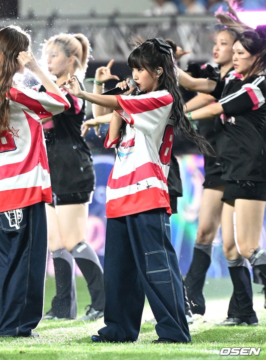 soyeon_th's tweet photo. [PRESS] 230730 #GIDLE_HalftimeShow “Manchester City vs Atletico Madrid”

🎀

#SOYEON #소연 #전소연
#GIDLE #여자아이들 https://t.co/gDDKvCE0zn