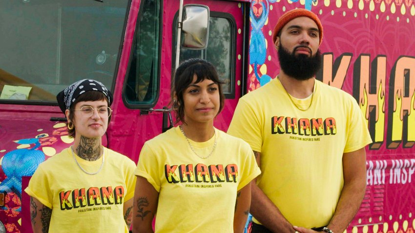 FoodNetwork's tweet image. The final two teams battle it out for the $50,000 grand prize on the finale of #GreatFoodTruckRace! It all starts NOW!